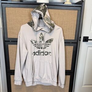 Adidas Men's Cream Hoodie with Leaf Pattern Logo- like new condition